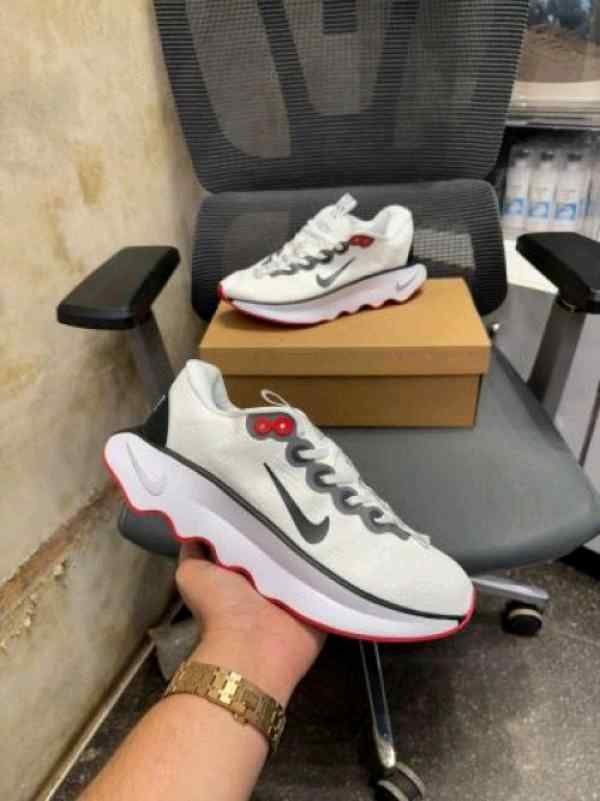 Nikee Zoom Motiva Training White