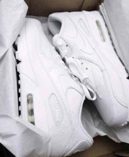 nikee airmax 90 essential triple white