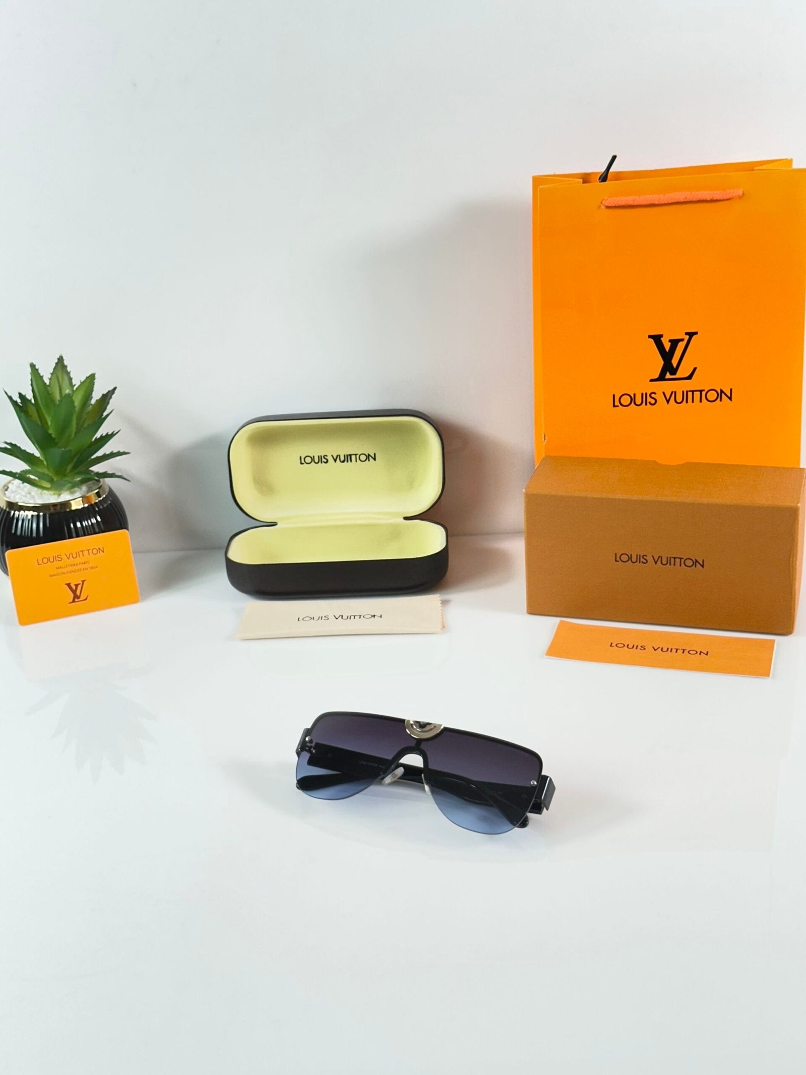 LV 0148 Black Blue DC