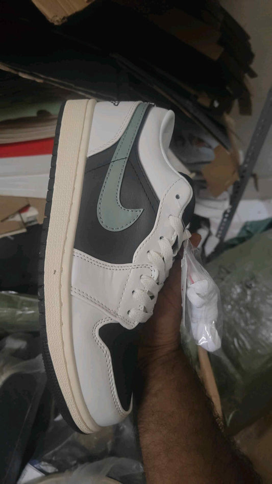 Nikee Air Jordan Retro 1 Low Jade Smoke