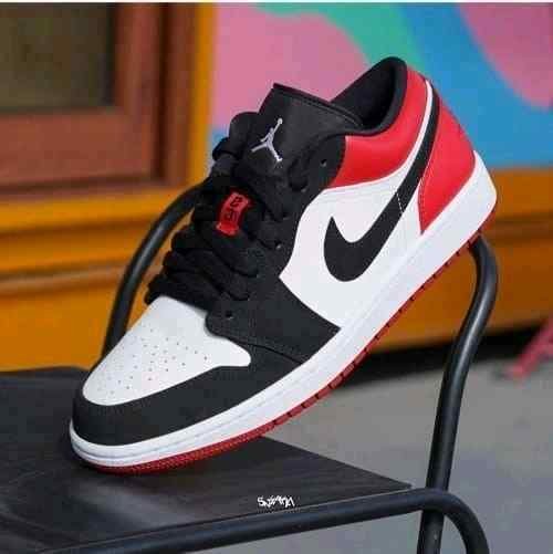 nikee jordan retro 1 low BLACK TOE
