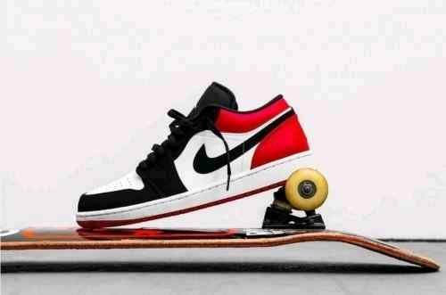nikee jordan retro 1 low BLACK TOE