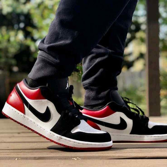 nikee jordan retro 1 low BLACK TOE