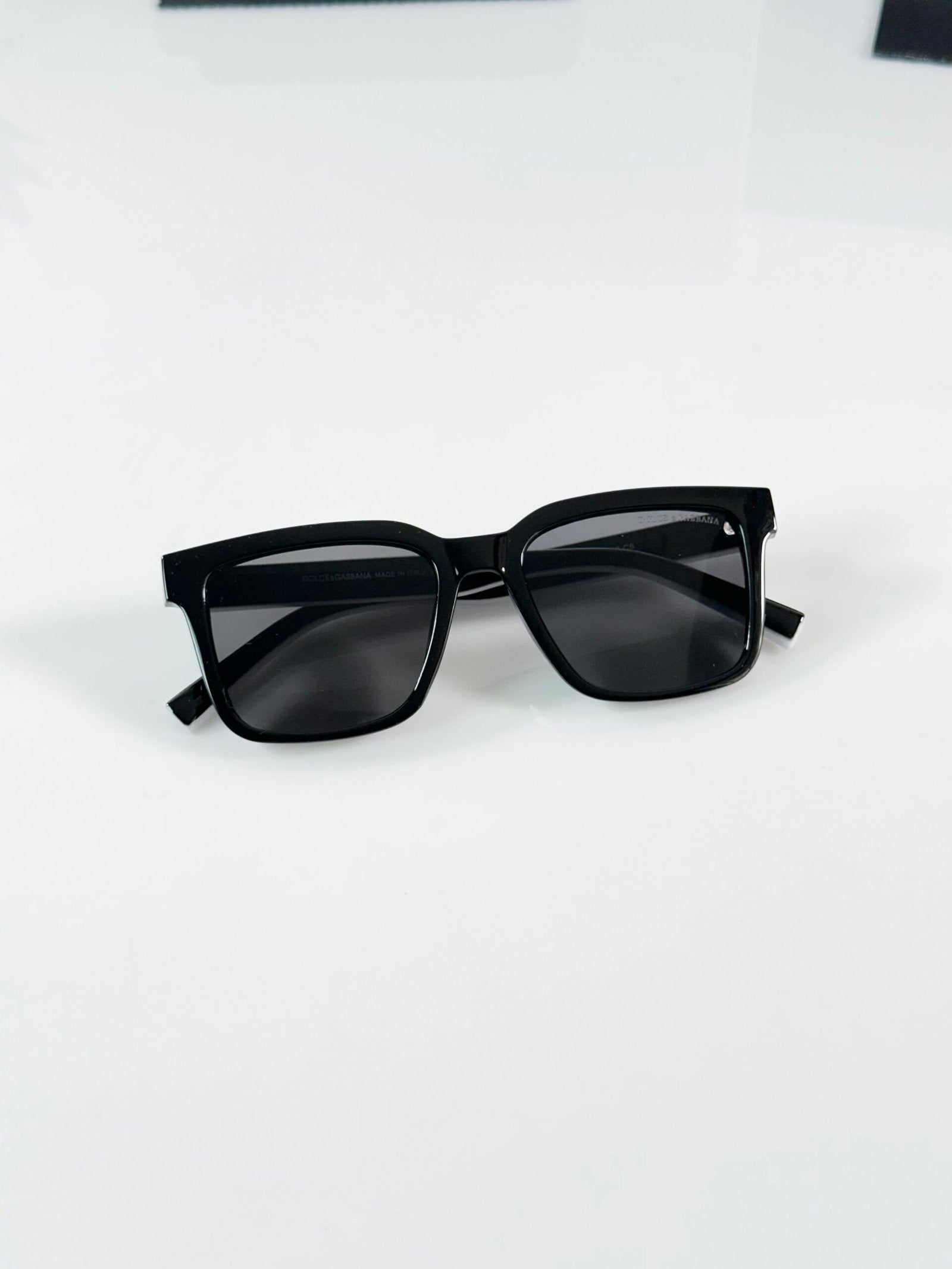 DG 5101 Black White