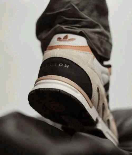 Adidass Torsion Super Chalk White Carbon