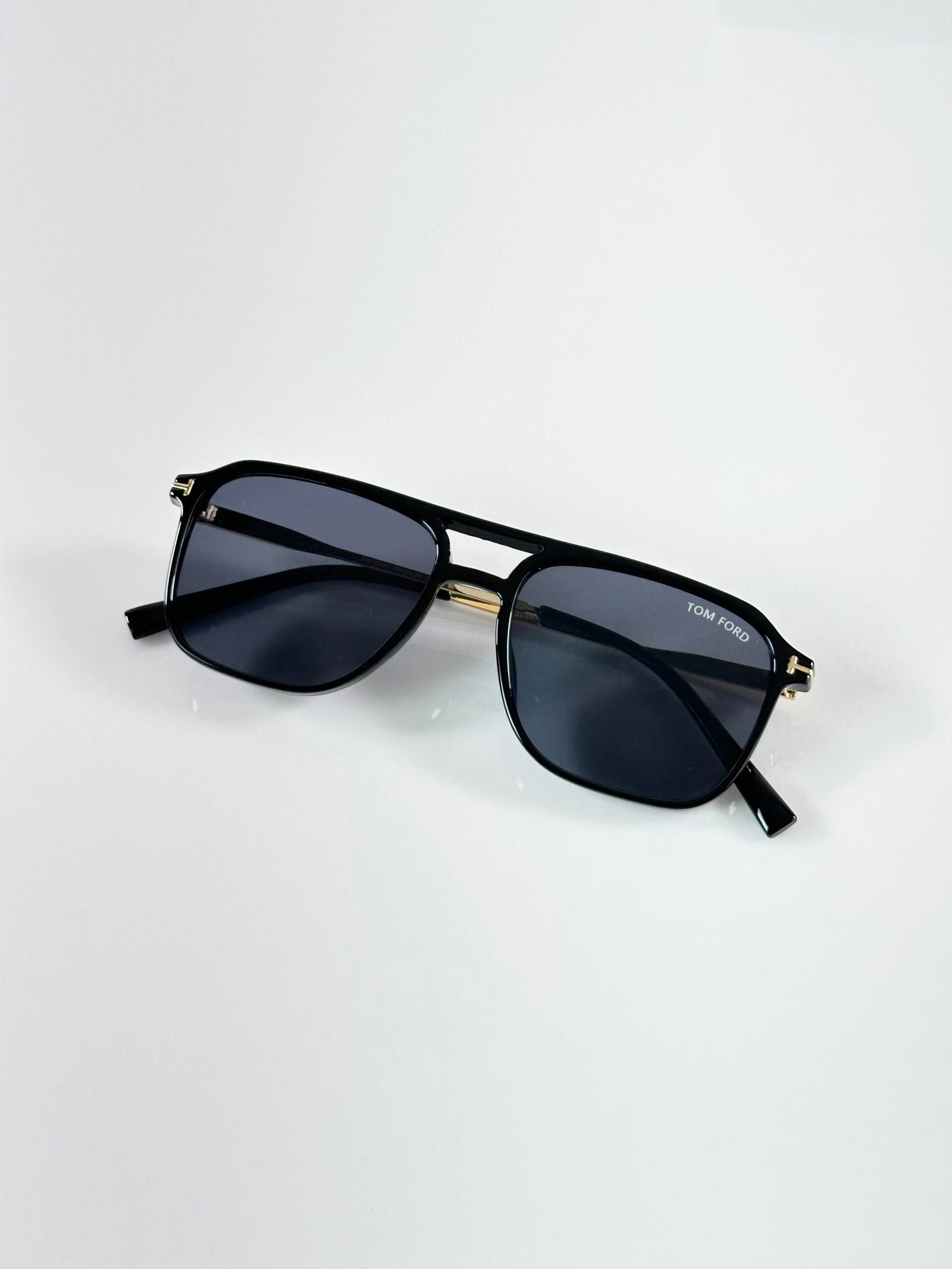 Tom 0230 Gold Black
