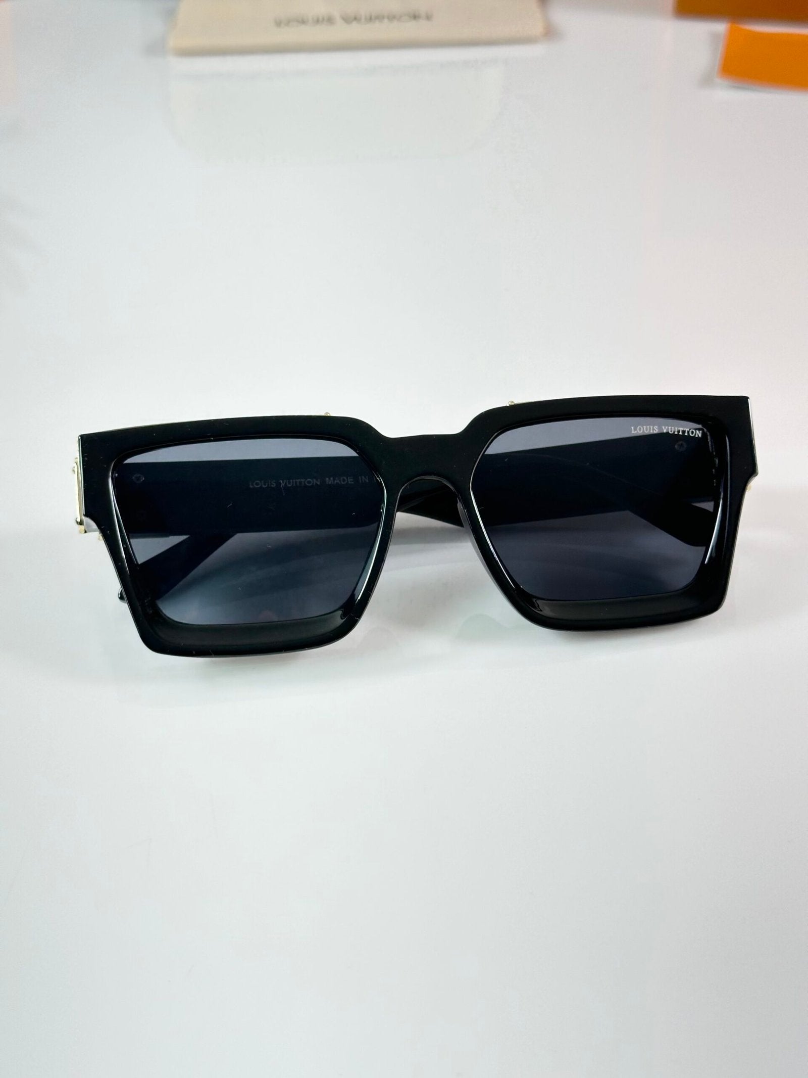 LV 96006 Gold Black