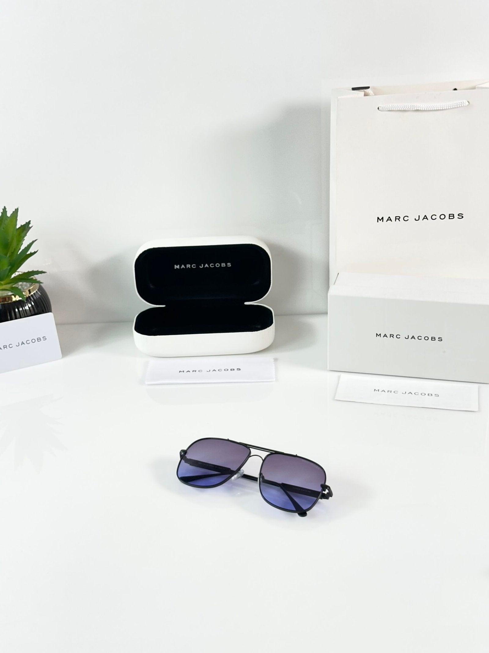 Marc Jacobs 242 Black Blue