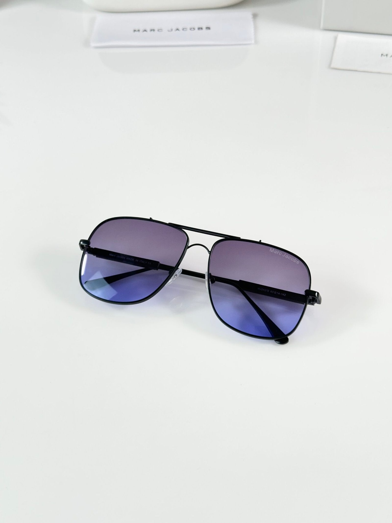 Marc Jacobs 242 Black Blue