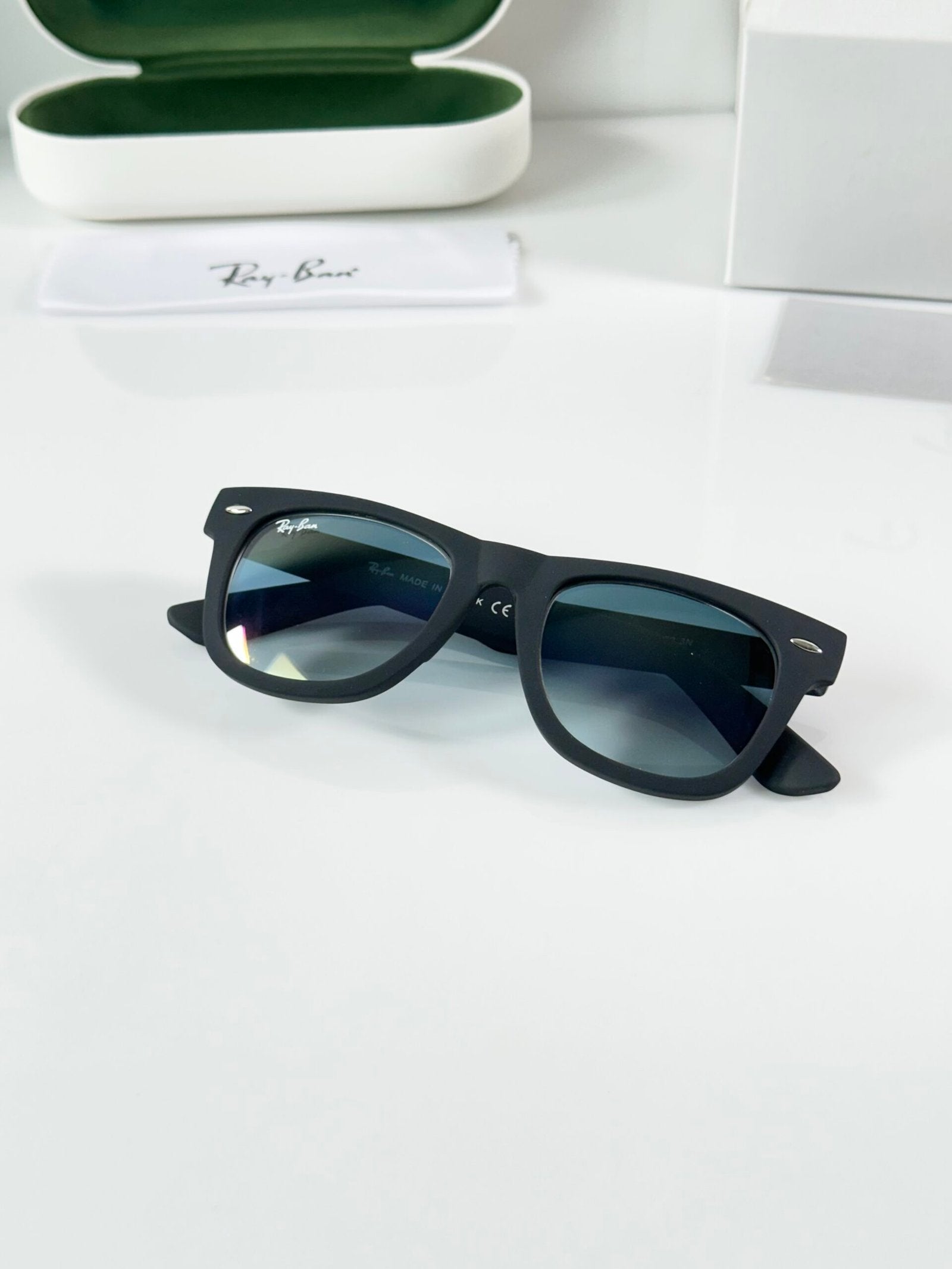 RB 2140 Black Blue GLASS