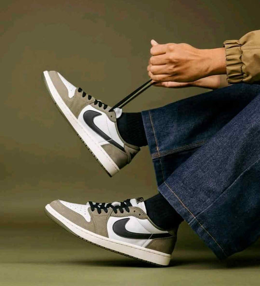 AIR JORDAN 1 RETRO LOW OG MEDIUM OLIVEBLACK-SUMMIT WHITE-SAIL