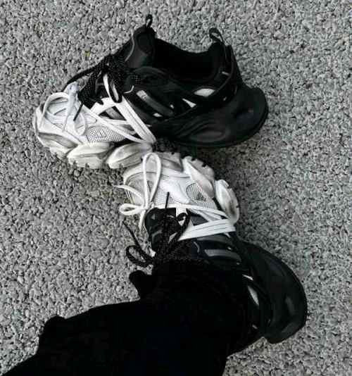 adidaass XLG Runner Deluxe White Blacks