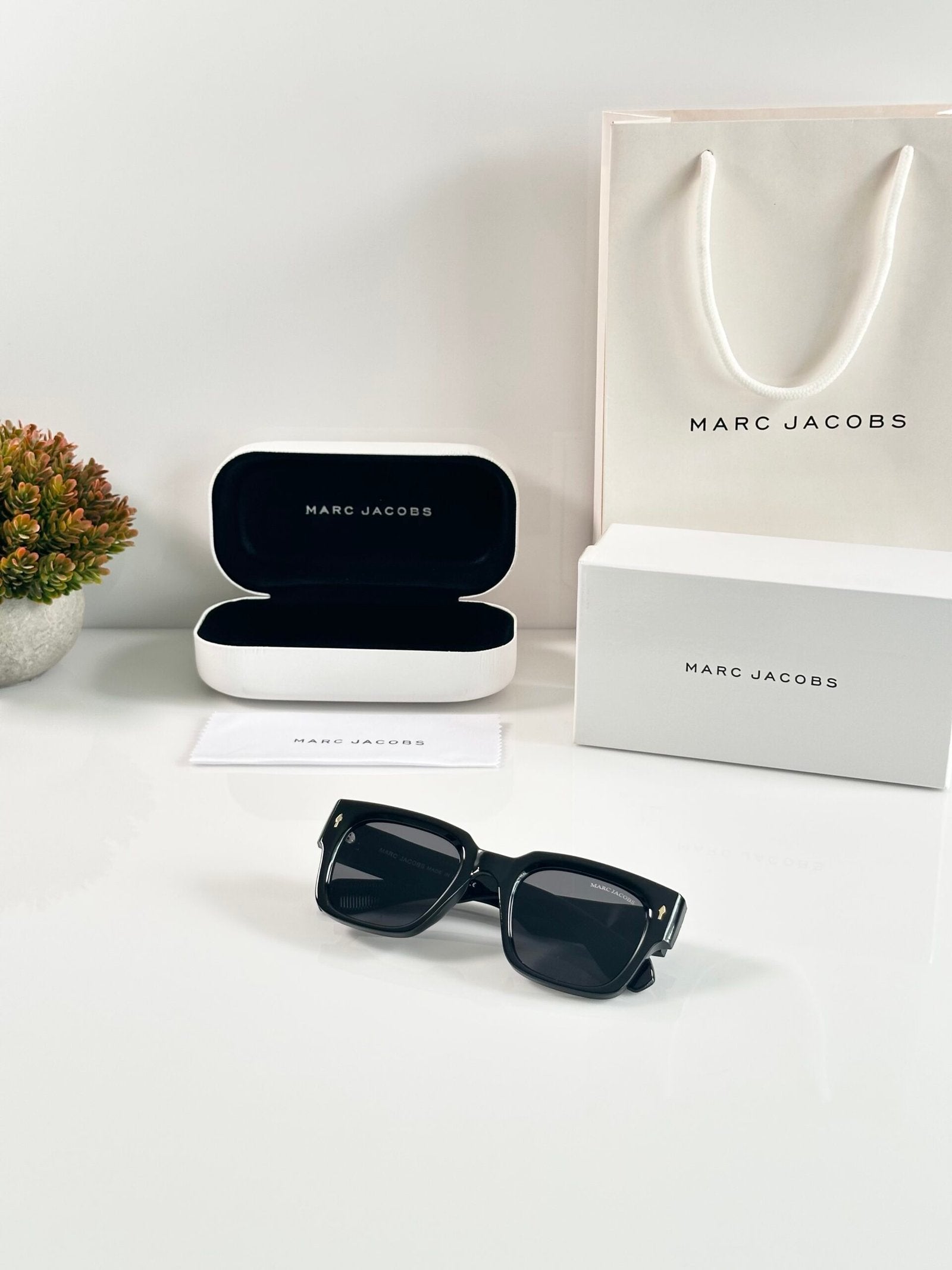 Marc Jacobs 1126 Shine Black