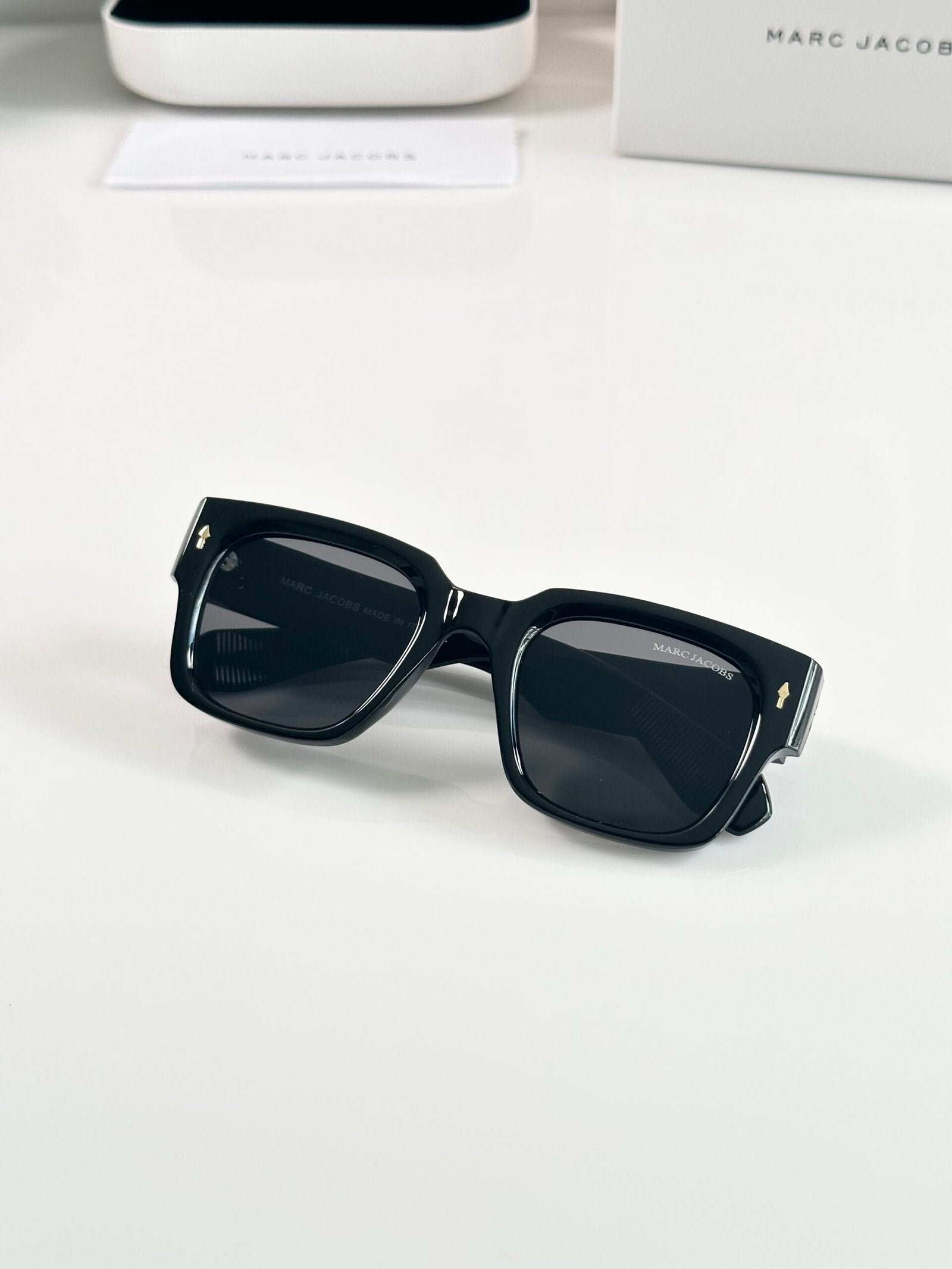 Marc Jacobs 1126 Shine Black