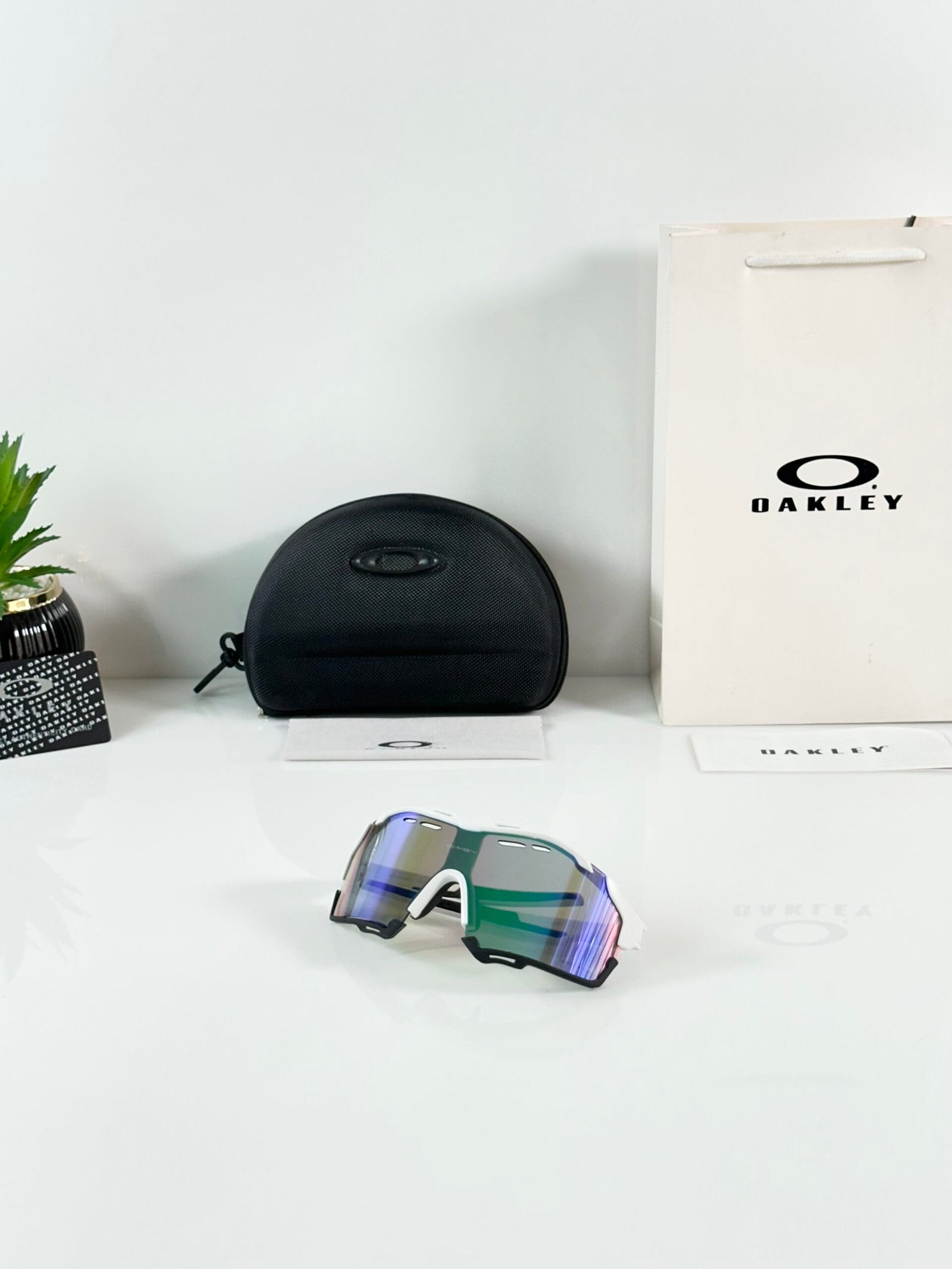 Oakle 8241 White Aqua