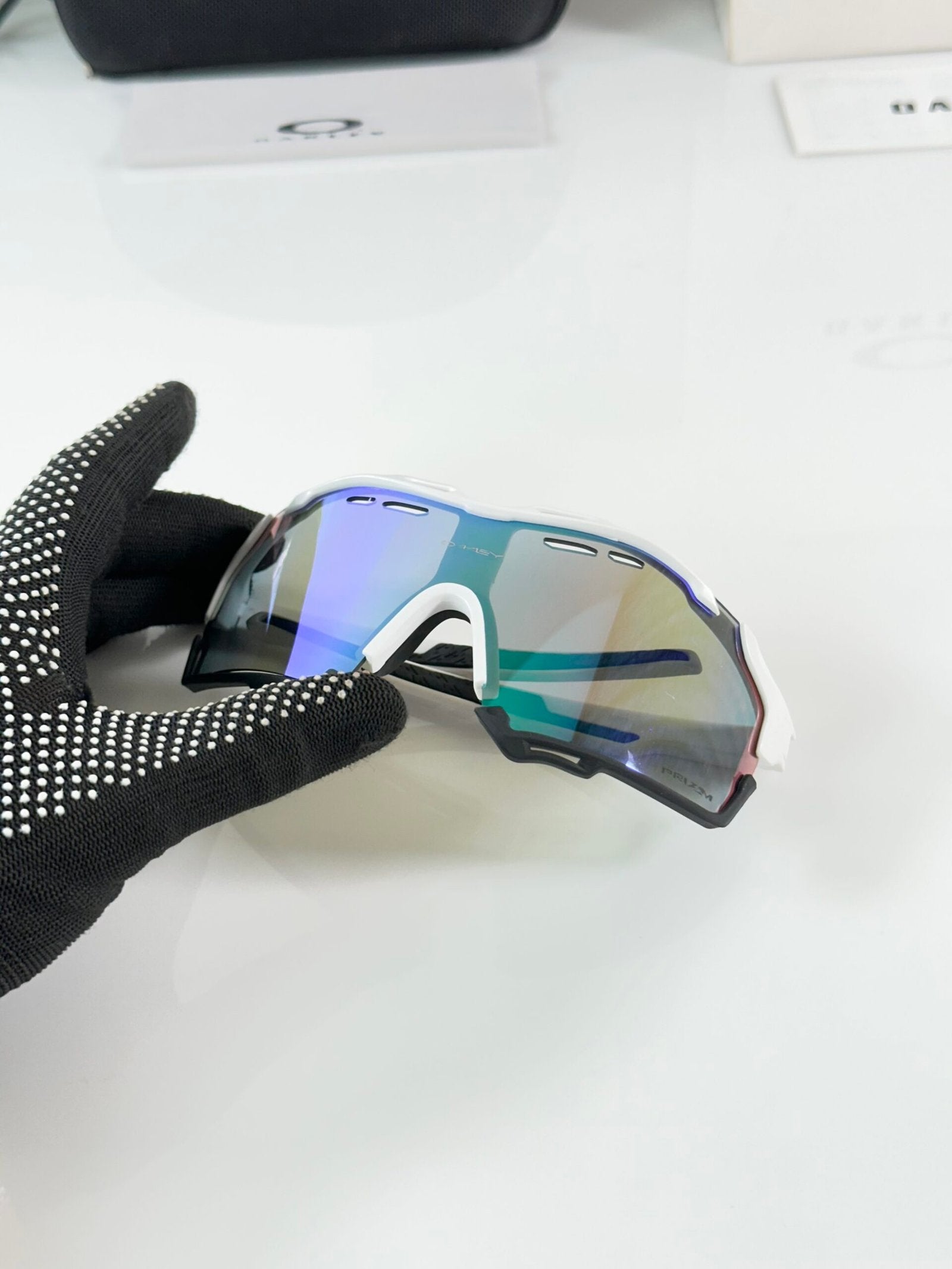 Oakle 8241 White Aqua