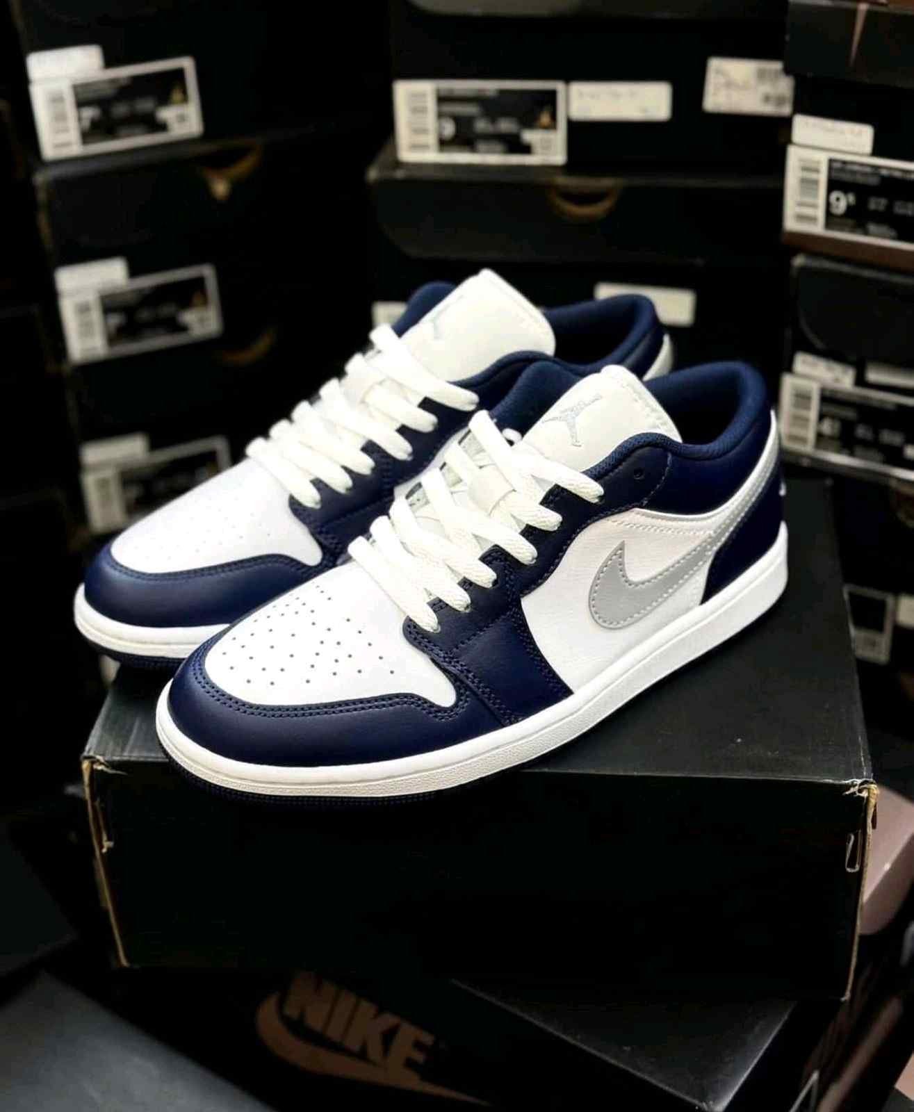 nikkee jordan retro 1 low MIDNIGHT NEVY