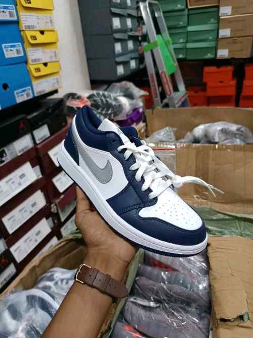 nikkee jordan retro 1 low MIDNIGHT NEVY