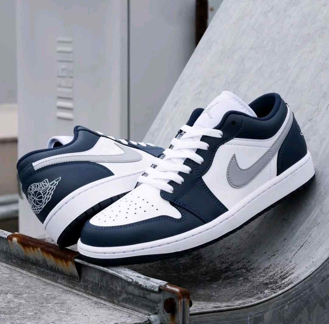 nikkee jordan retro 1 low MIDNIGHT NEVY