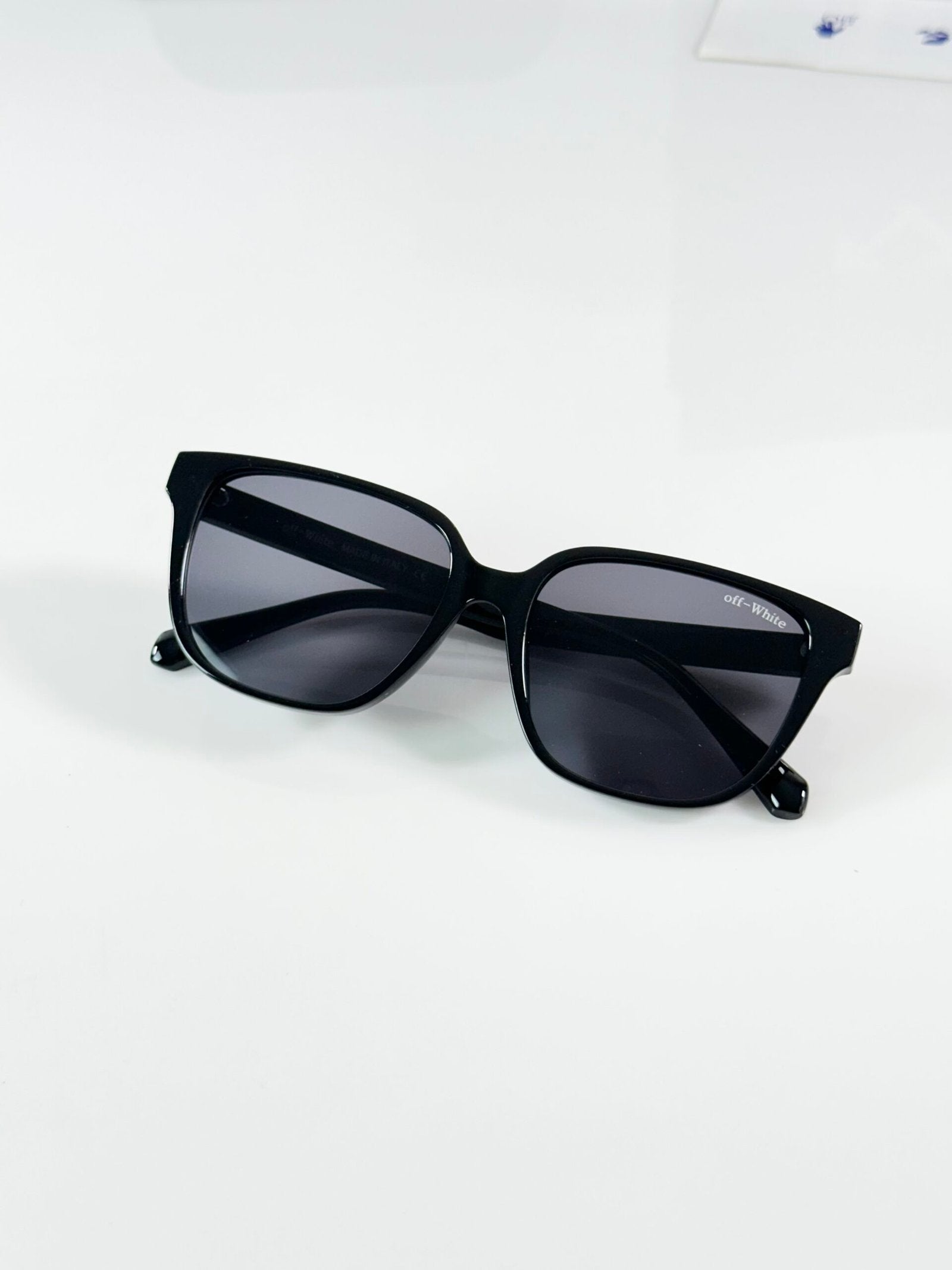 Off whit 2135 Black