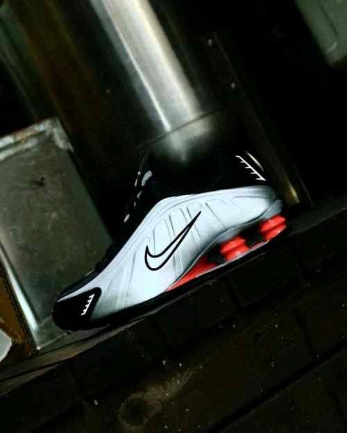 Nikkee Shox R4 Black Metallic Silver
