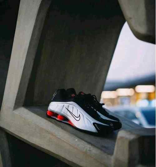 Nikkee Shox R4 Black Metallic Silver