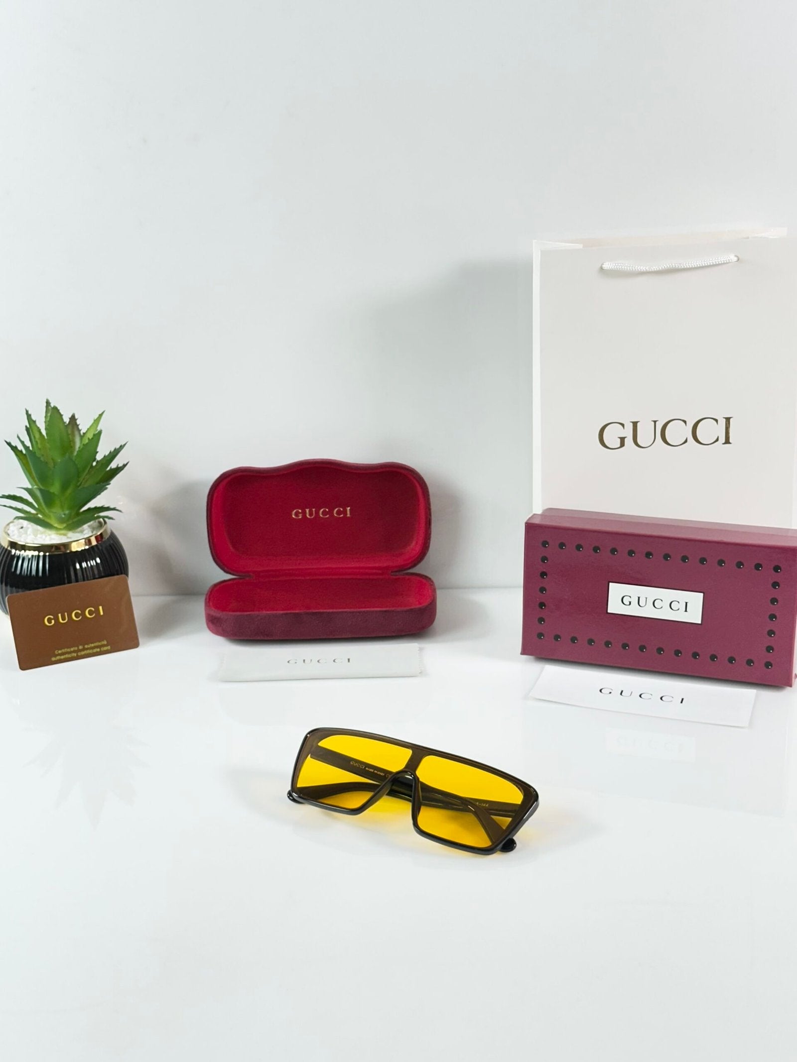 GG 7110 Black Yellow